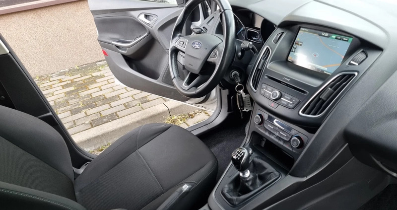 Ford Focus cena 35900 przebieg: 221000, rok produkcji 2016 z Lublin małe 254